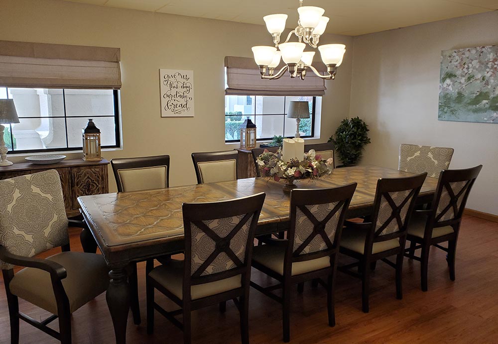 Private dining room at Fellowship Square Phoenix independent living